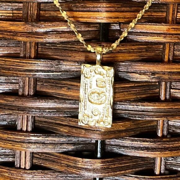 Gold tone 100 dollar bill pendant on vintage American showcase gold tone chain - Picture 2 of 4